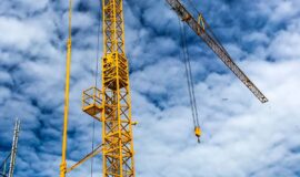 🚧 ۱۰ نکته طلایی برای انتخاب و استفاده ایمن از جرثقیل در پروژه‌های عمرانی