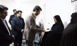 دیدار نماینده وزیر راه و شهرسازی با مادر شهید سالارزهی